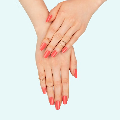 LuLy Nails Hände mit Nagellack